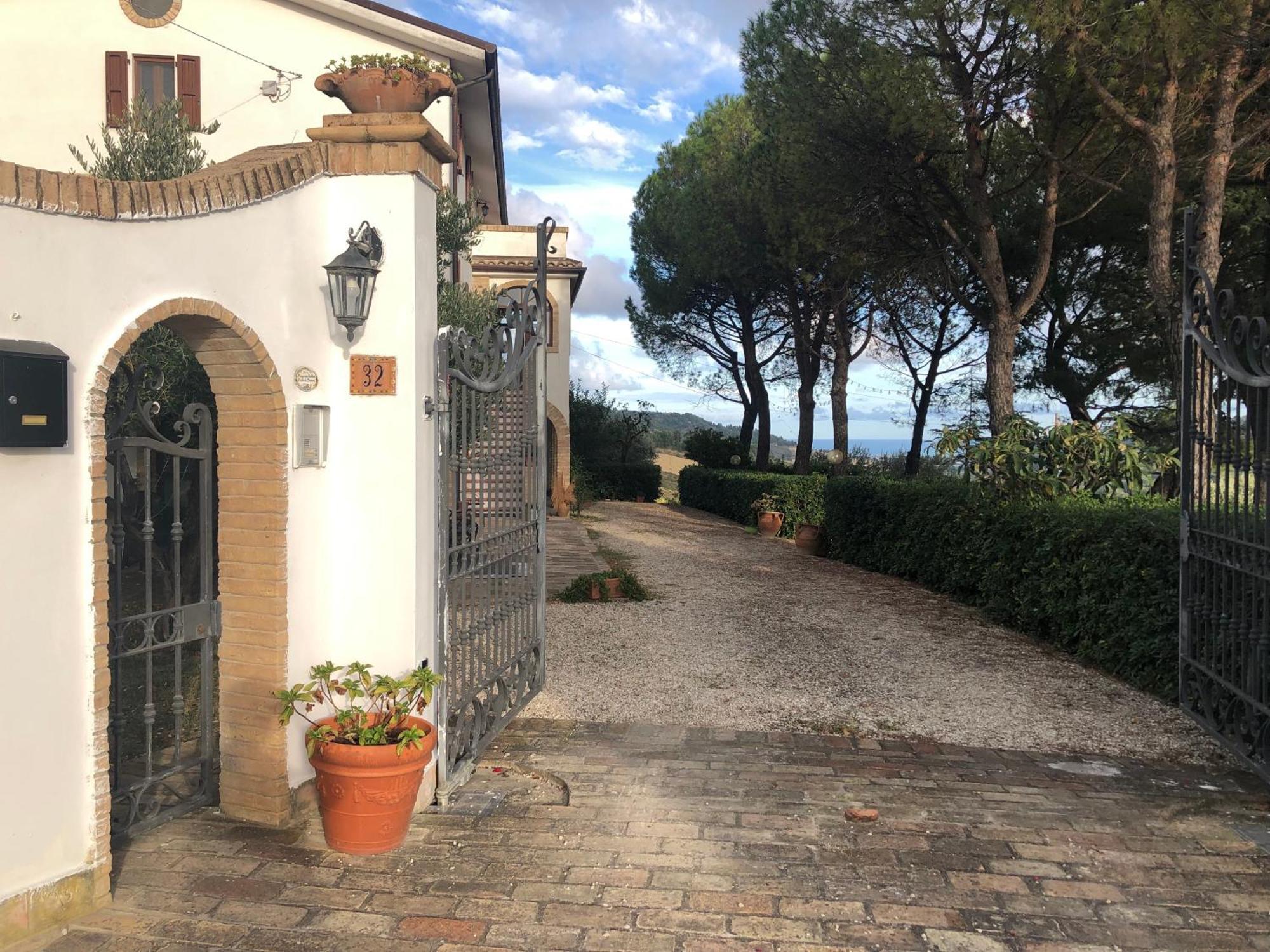 Casa Vacanze Cristina - Holiday House Apartment Ripatransone Bagian luar foto