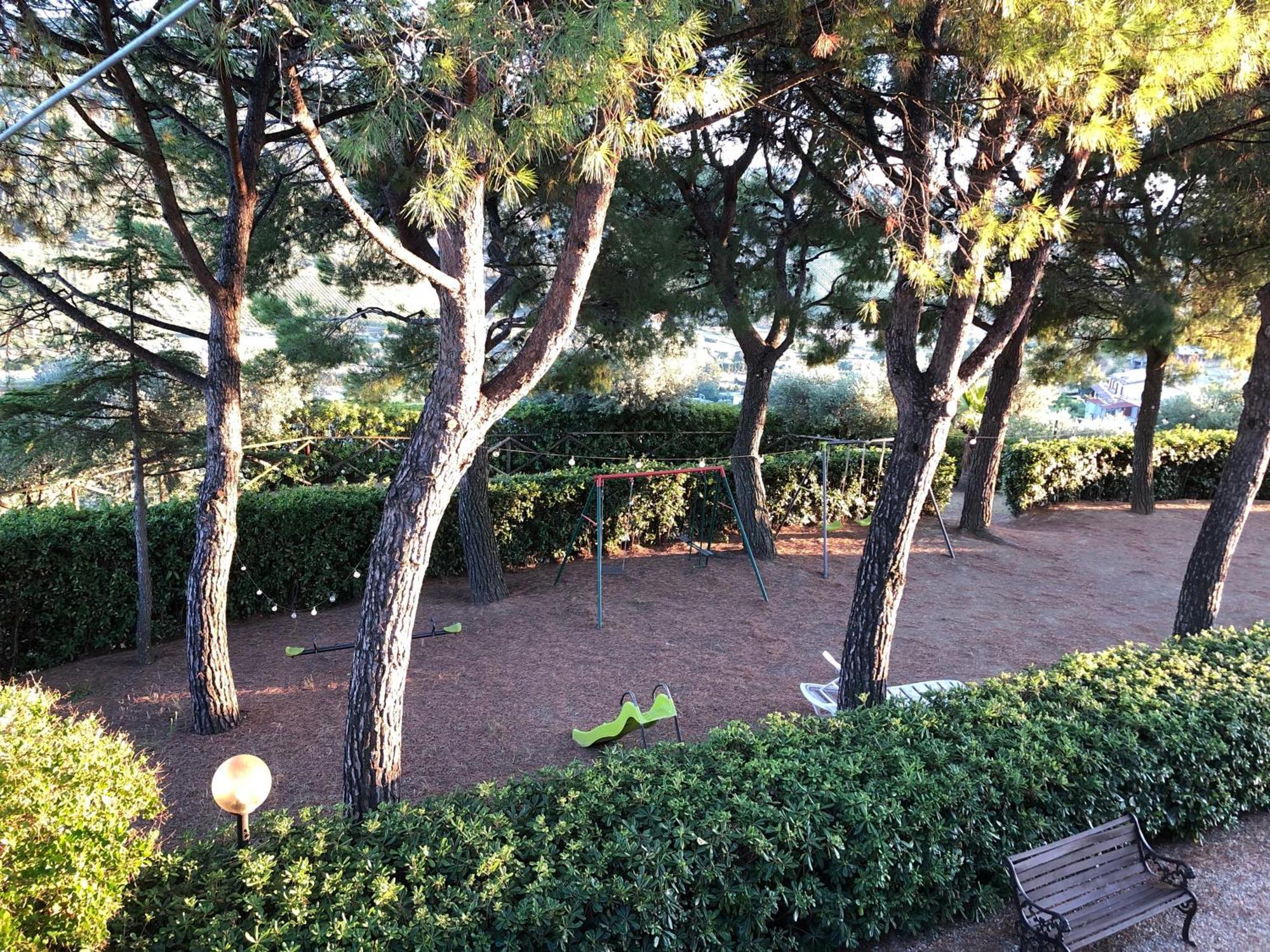 Casa Vacanze Cristina - Holiday House Apartment Ripatransone Bagian luar foto